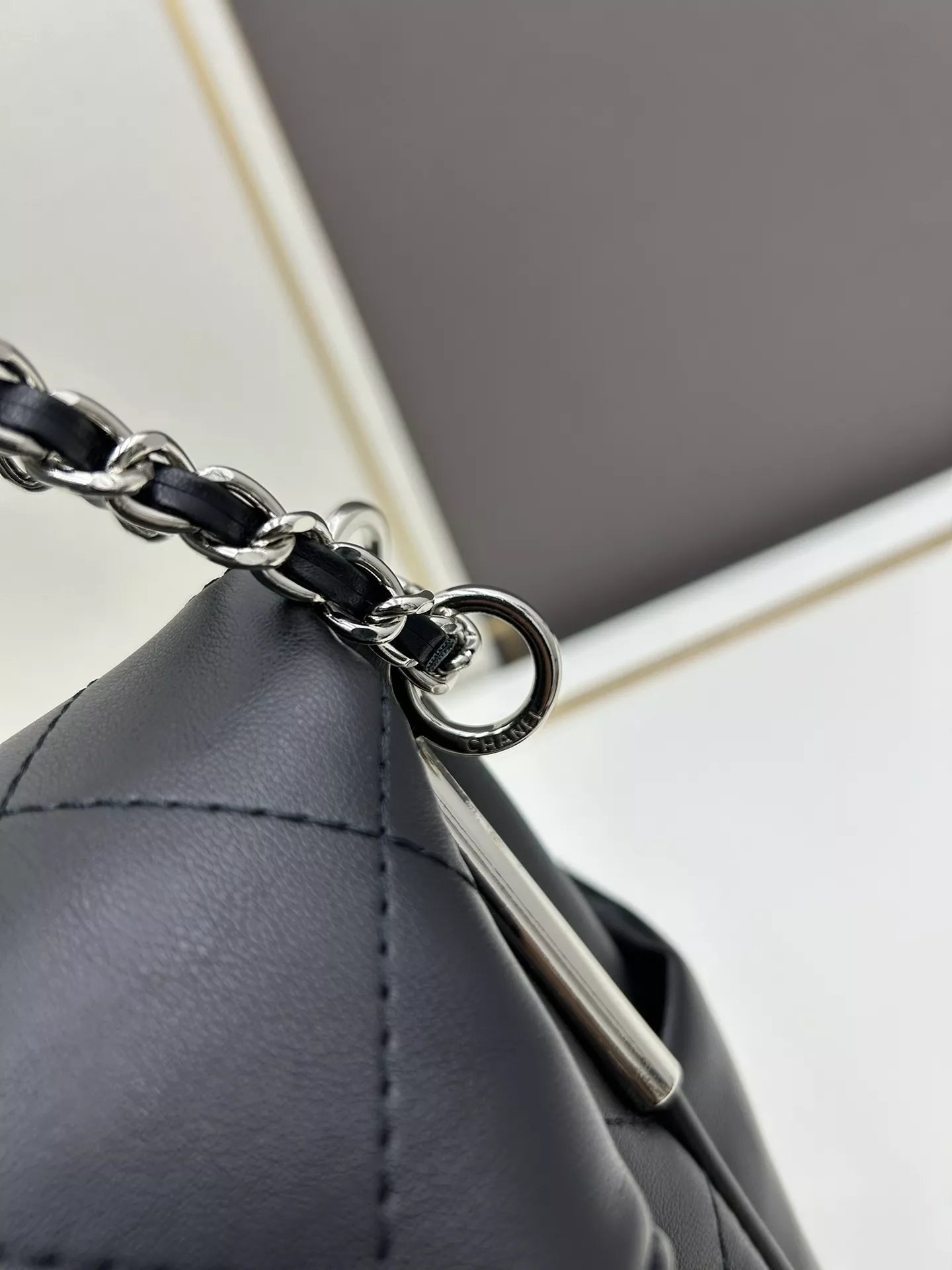 샤넬 더블 씨 로고 체인 포인트 백 상세 이미지 6