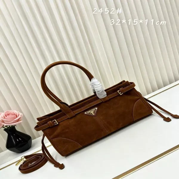 프라다 복고 무드 오일 왁스 레더 핸드백