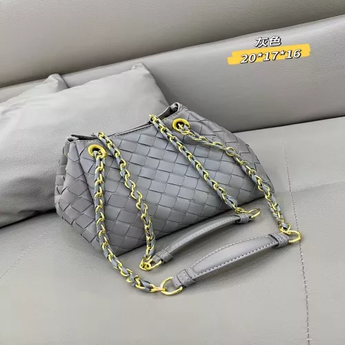 보테가베네타 앤디아모 감성의 패러슈트 스타일 핸드백