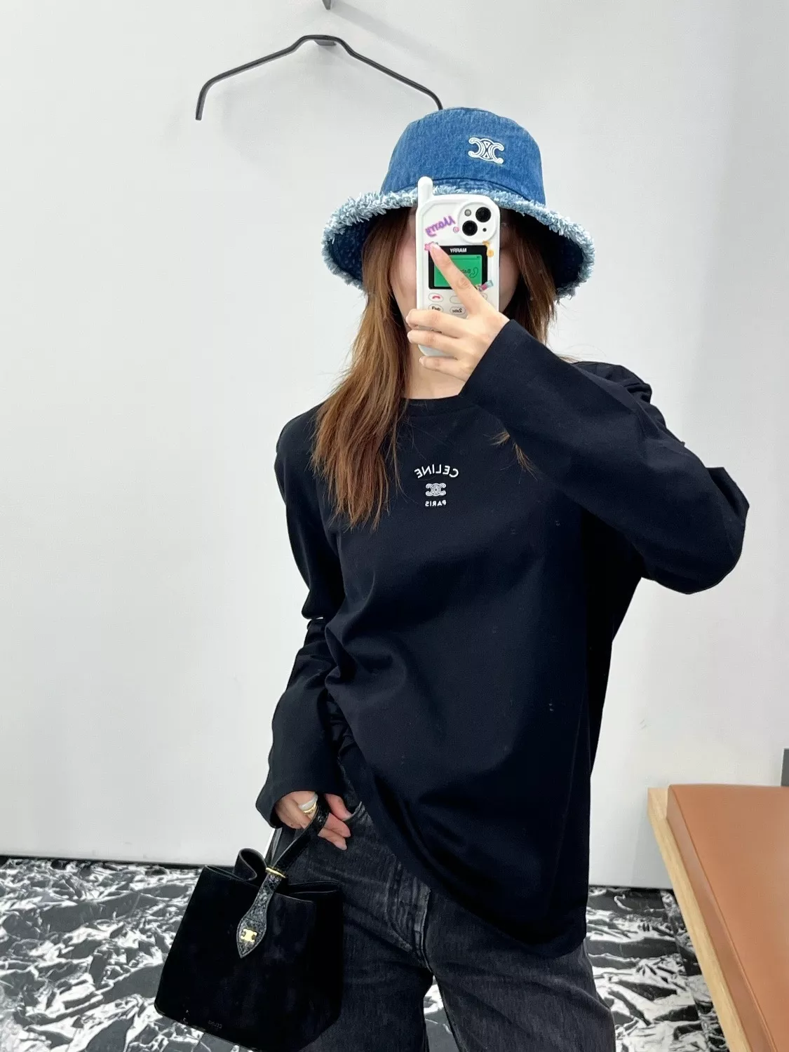 셀린느 미니 자수 로고 루즈핏 롱슬리브 상세 이미지 27