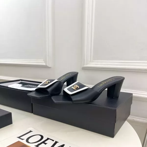 샤넬 더블C 장식 스퀘어토 하이힐 슬리퍼