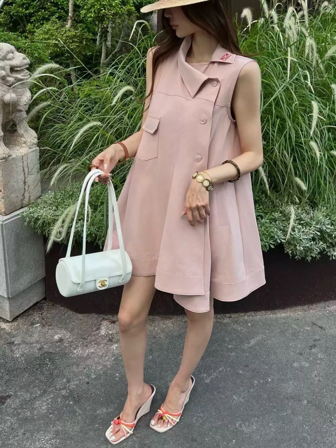 로에베 자수 포인트 민소매 칼라 원피스 상세 이미지 18