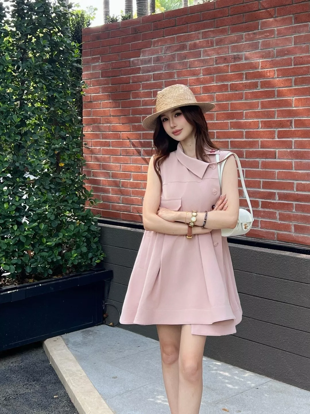 로에베 자수 포인트 민소매 칼라 원피스 상세 이미지 17