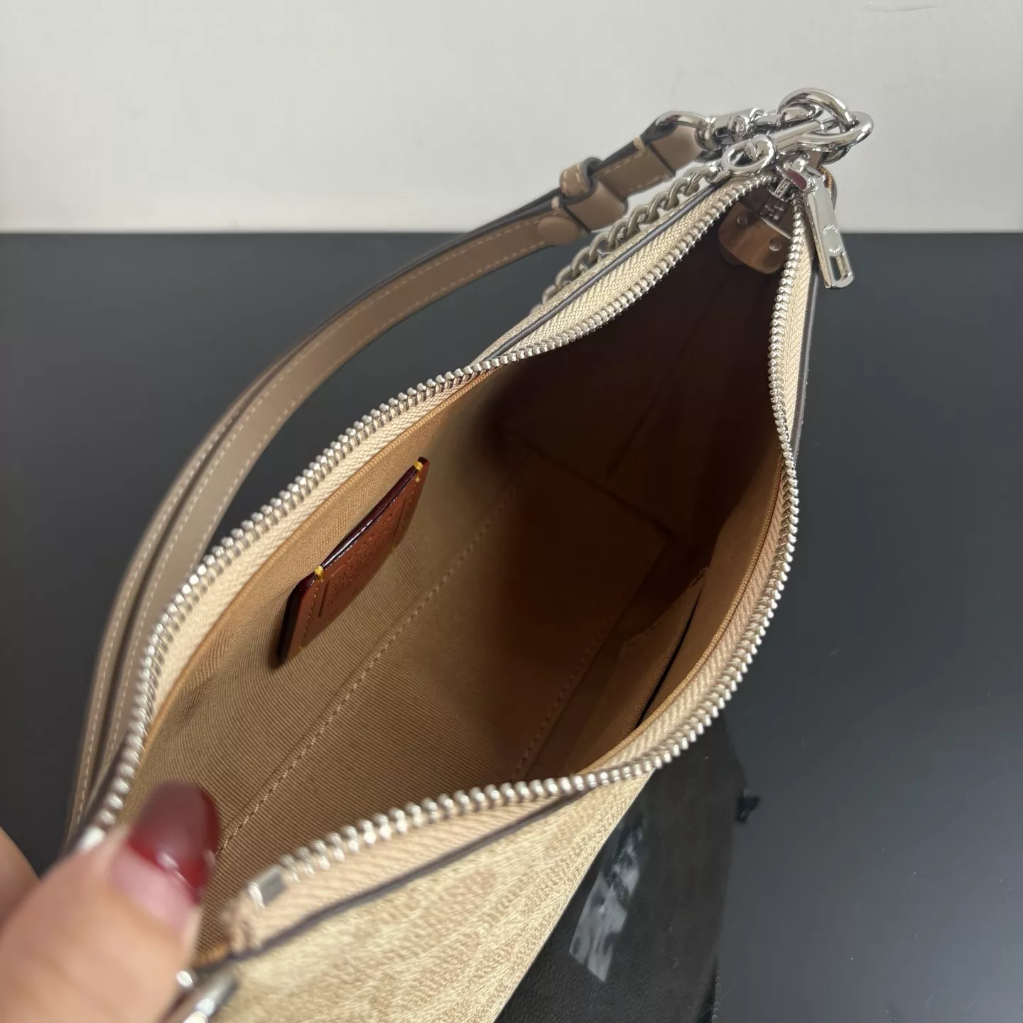 코치 퀼팅 체인 핸들 숄더 가방 상세 이미지 8