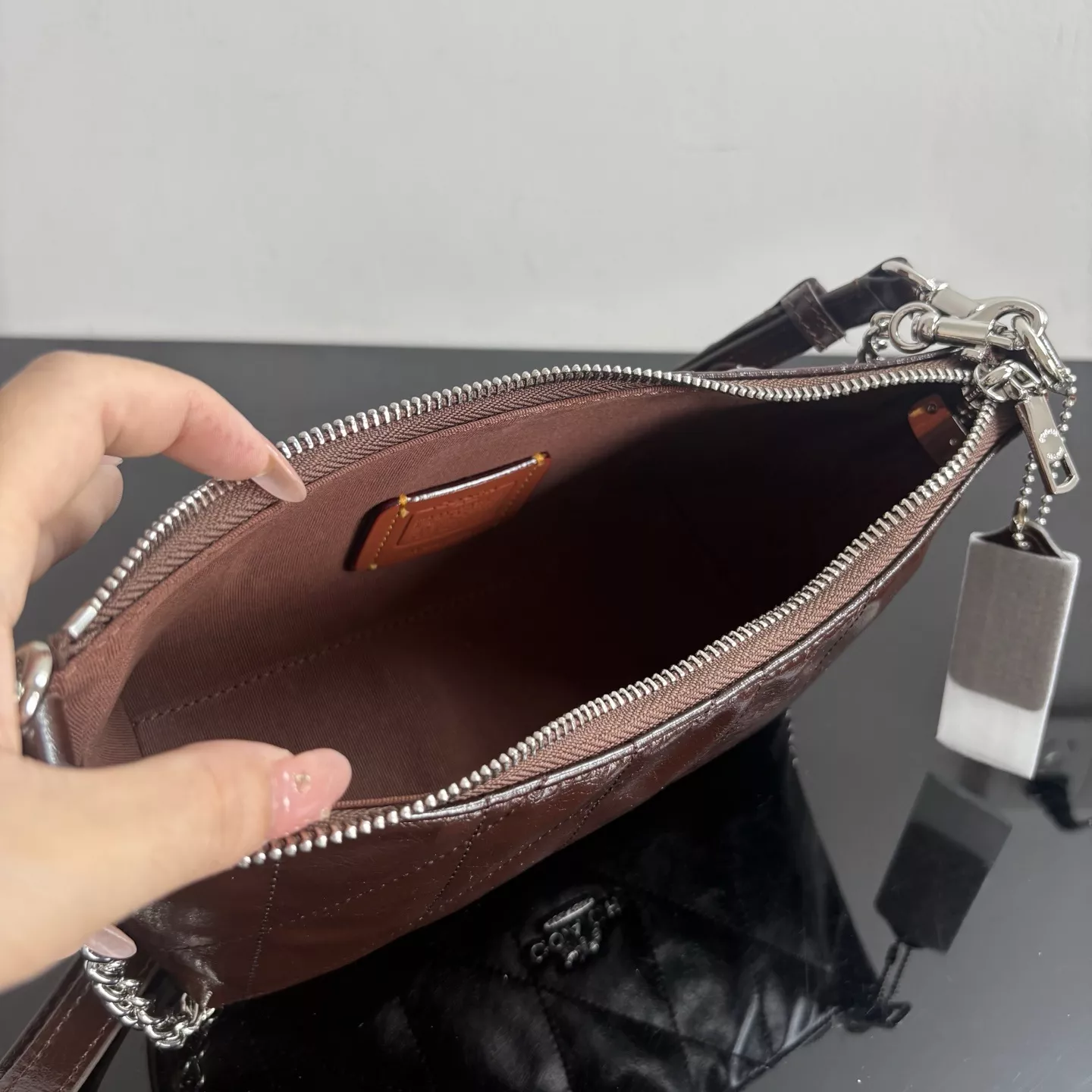 코치 퀼팅 체인 핸들 숄더 가방 상세 이미지 8