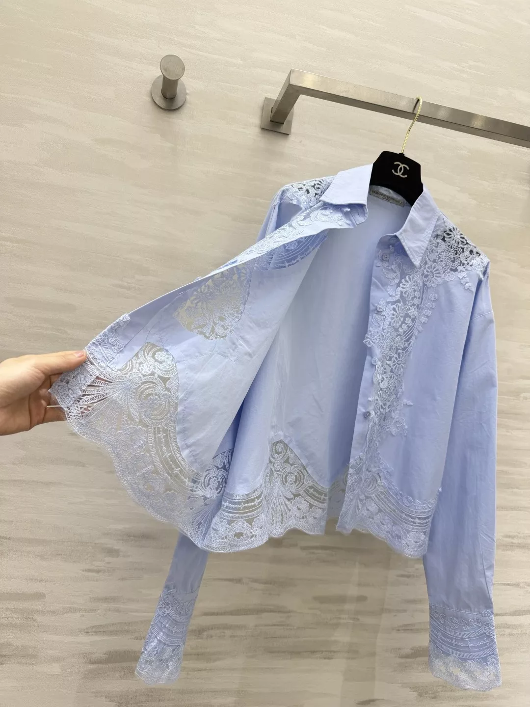 에르마노설비노 레이스 자수 플랫카라 크롭 셔츠 상세 이미지 7