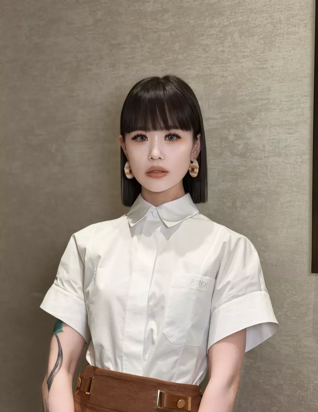 펜디 크롭 카라 화이트 셔츠 상세 이미지 10