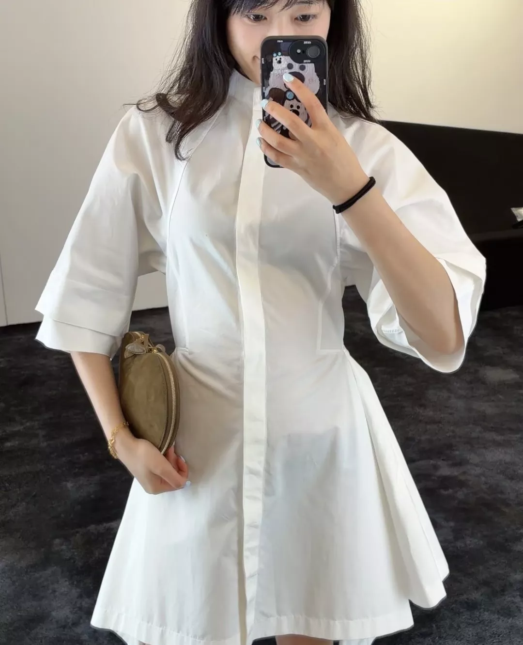 알라이아 허리 라인이 돋보이는 화이트 셔츠 드레스 상세 이미지 15