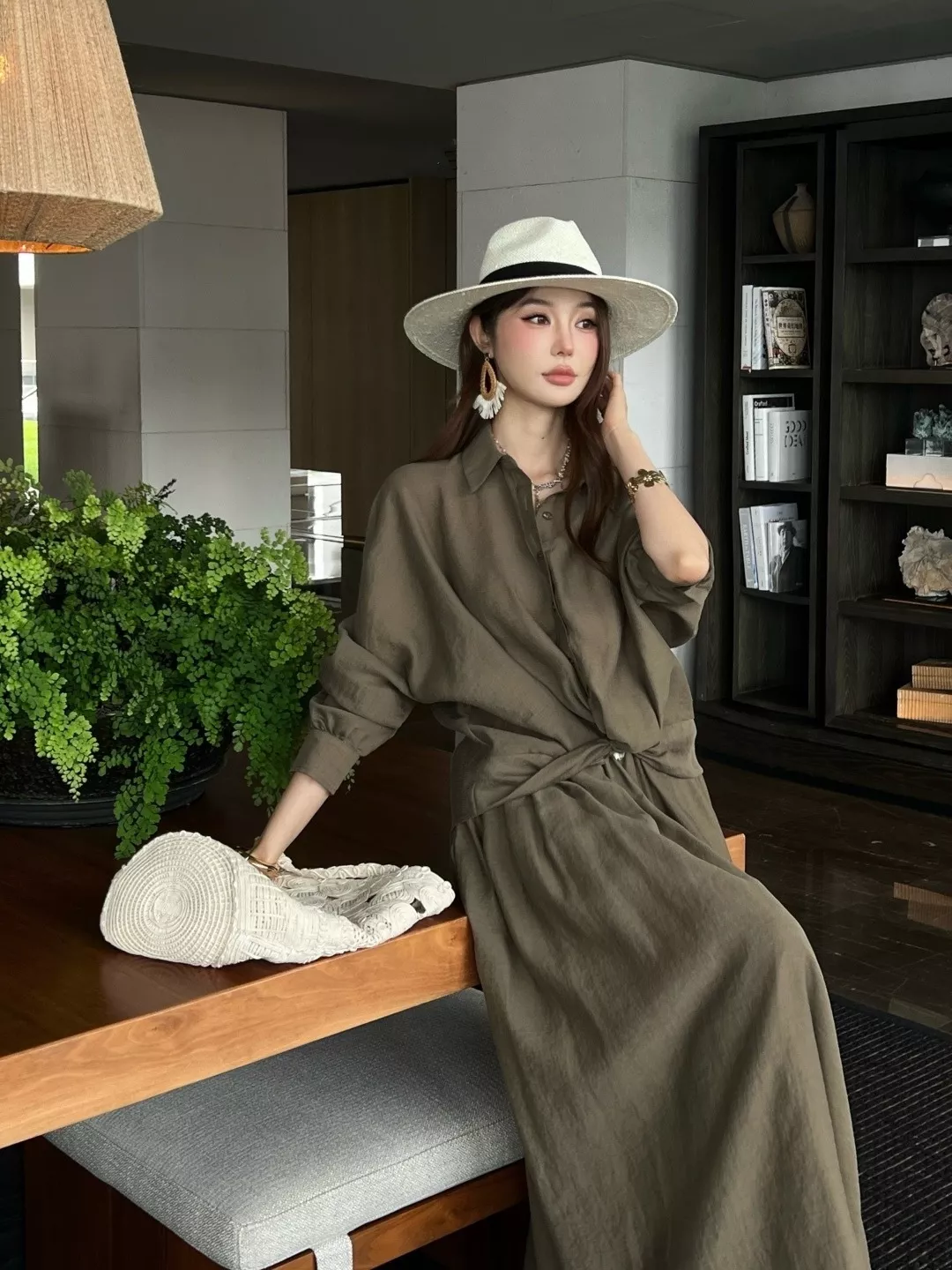 로로피아나 꼬임 셔츠와 플레어 스커트 세트 상세 이미지 10