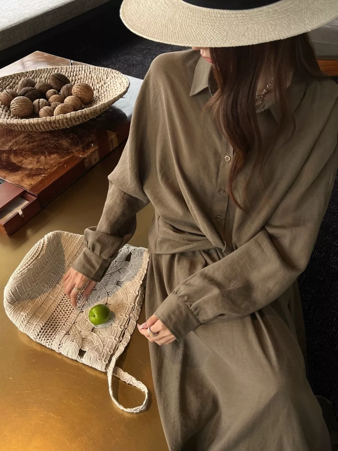 로로피아나 꼬임 셔츠와 플레어 스커트 세트 상세 이미지 24