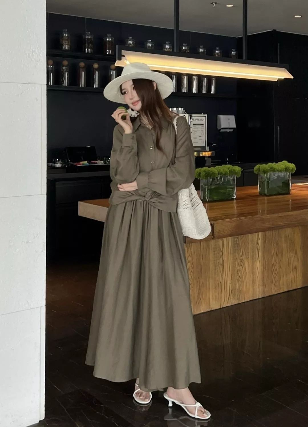로로피아나 꼬임 셔츠와 플레어 스커트 세트 상세 이미지 22