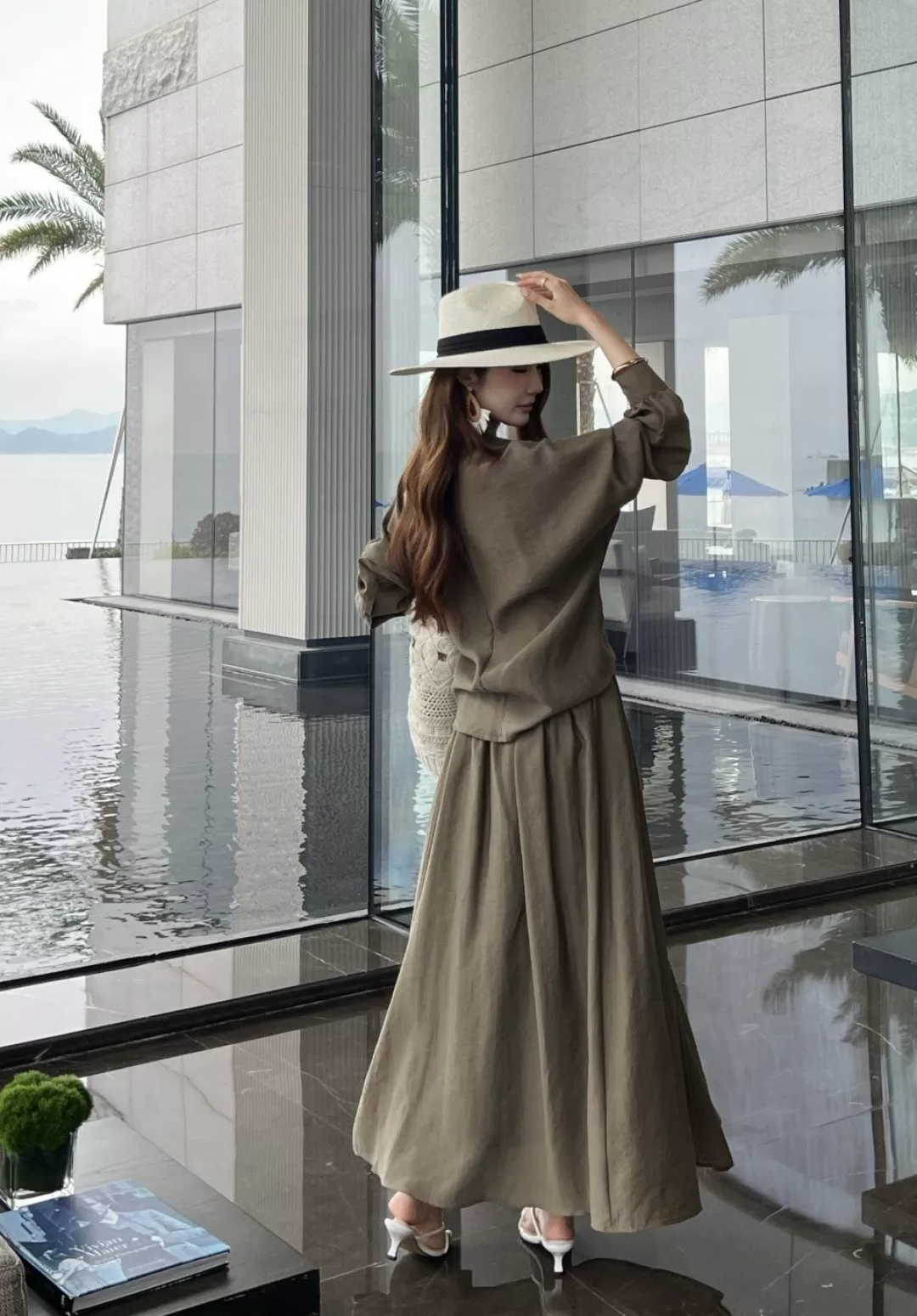 로로피아나 꼬임 셔츠와 플레어 스커트 세트 상세 이미지 14