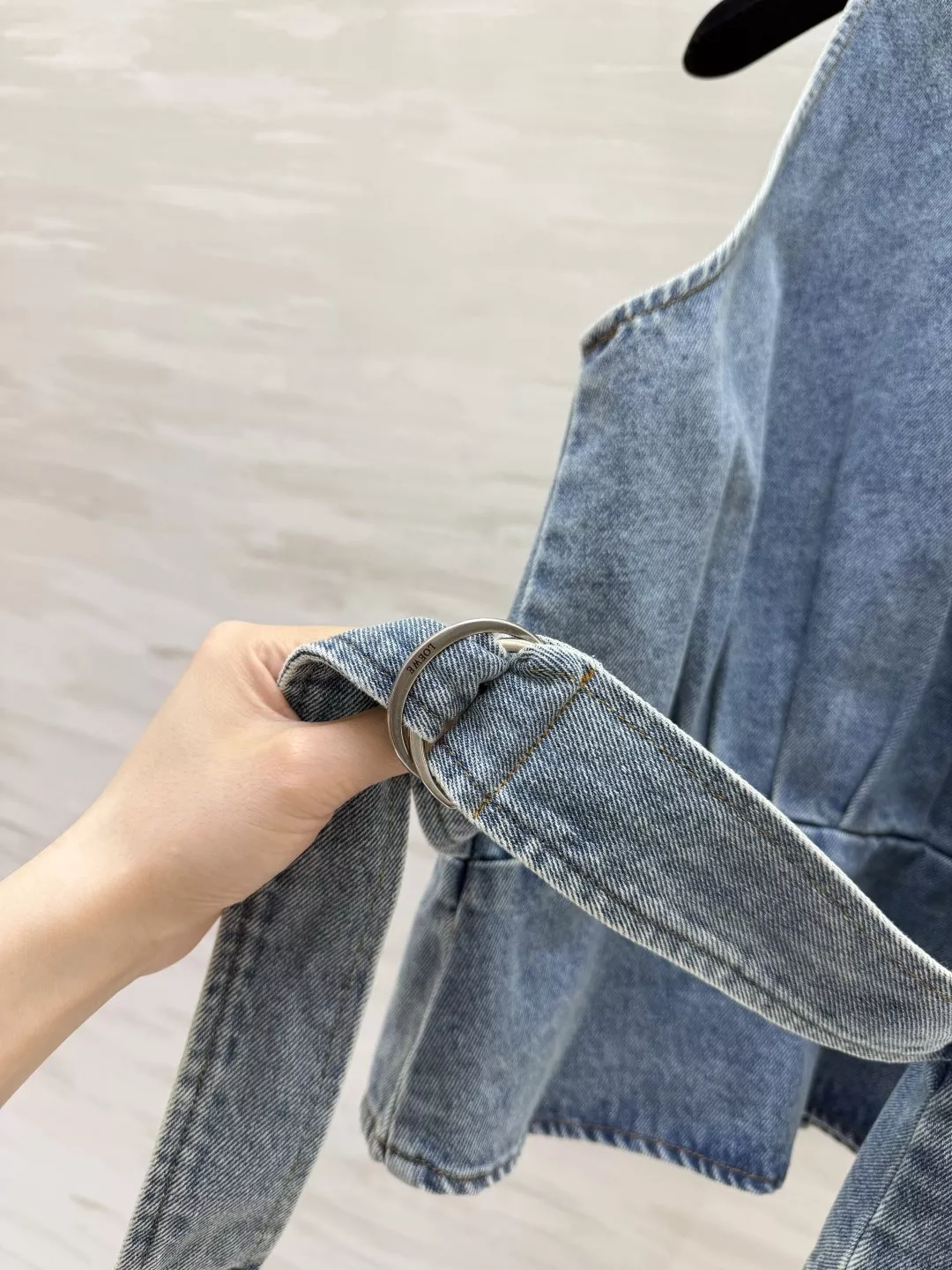 로에베 워싱 데님 홀터넥 카라 탑 상세 이미지 7