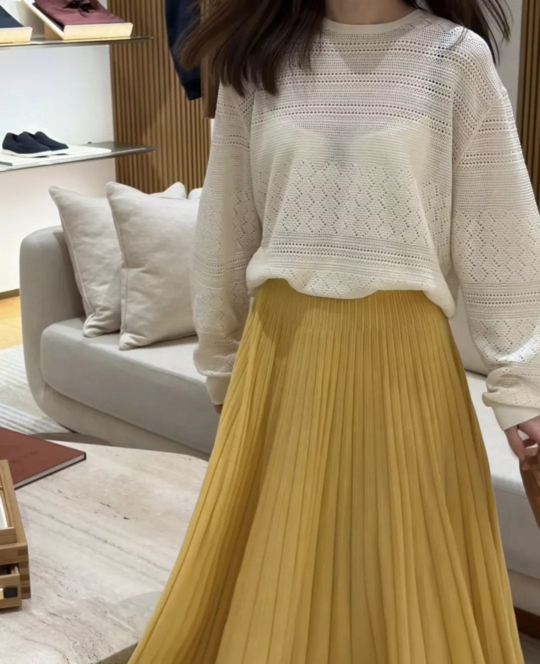 로로피아나 빈티지 무드의 아이보리 펀칭 니트 상의 상세 이미지 19