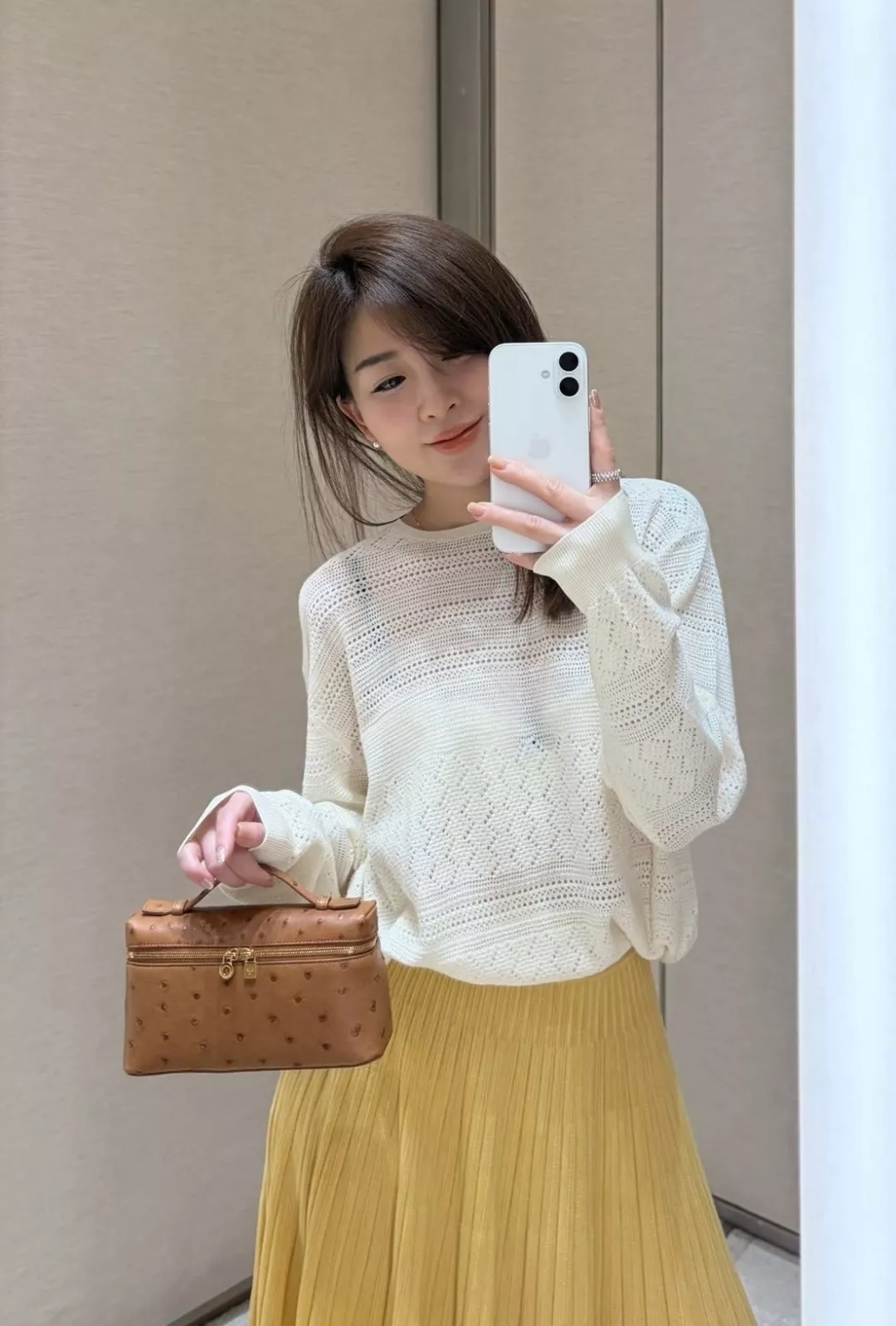 로로피아나 빈티지 무드의 아이보리 펀칭 니트 상의 상세 이미지 15