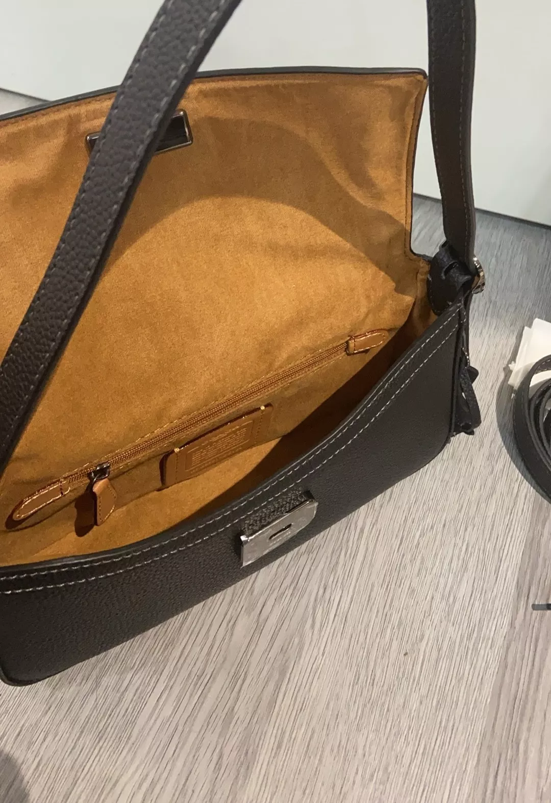 코치 빈티지 무드 체닐 숄더백 상세 이미지 8