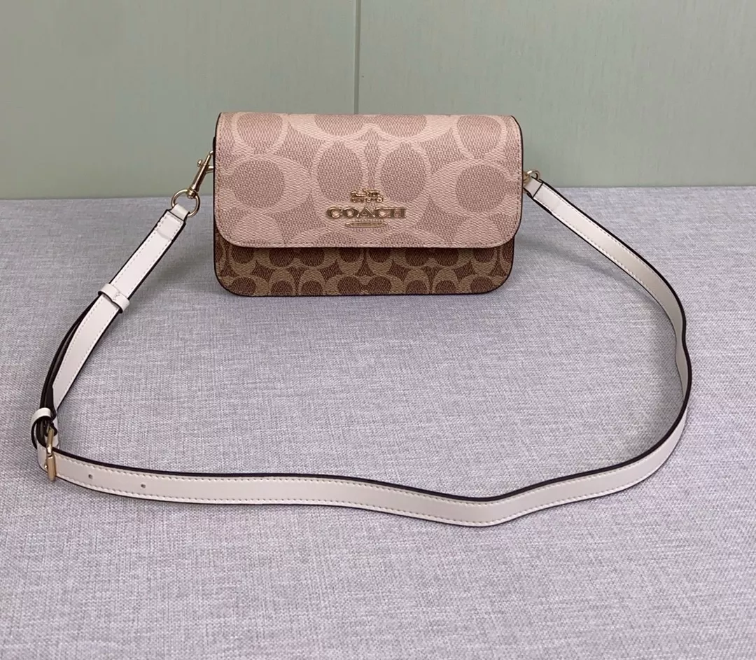 코치 브린 배색 로고 언더암 백 상세 이미지 2