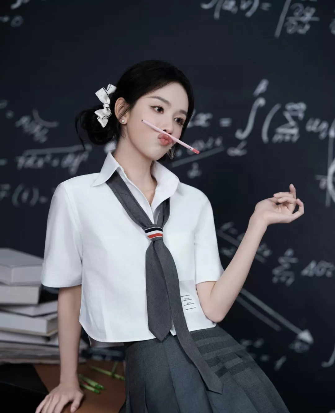 톰브라운 클래식 포인트 크롭 코튼 셔츠 상세 이미지 14