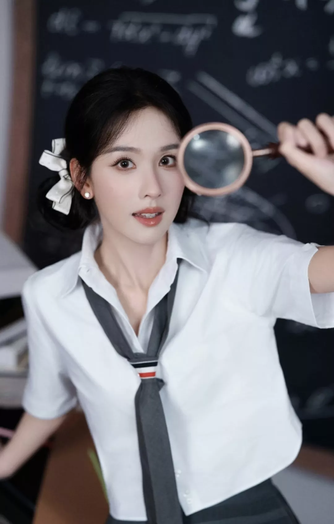 톰브라운 클래식 포인트 크롭 코튼 셔츠 상세 이미지 15
