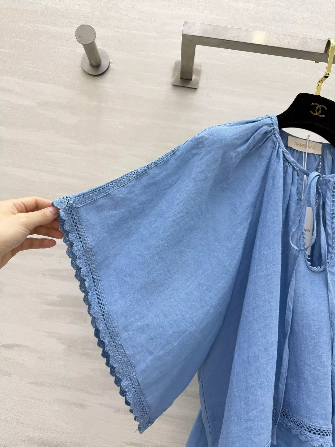 짐머만 내추럴 라미 펀칭 케이프 블라우스 상세 이미지 2