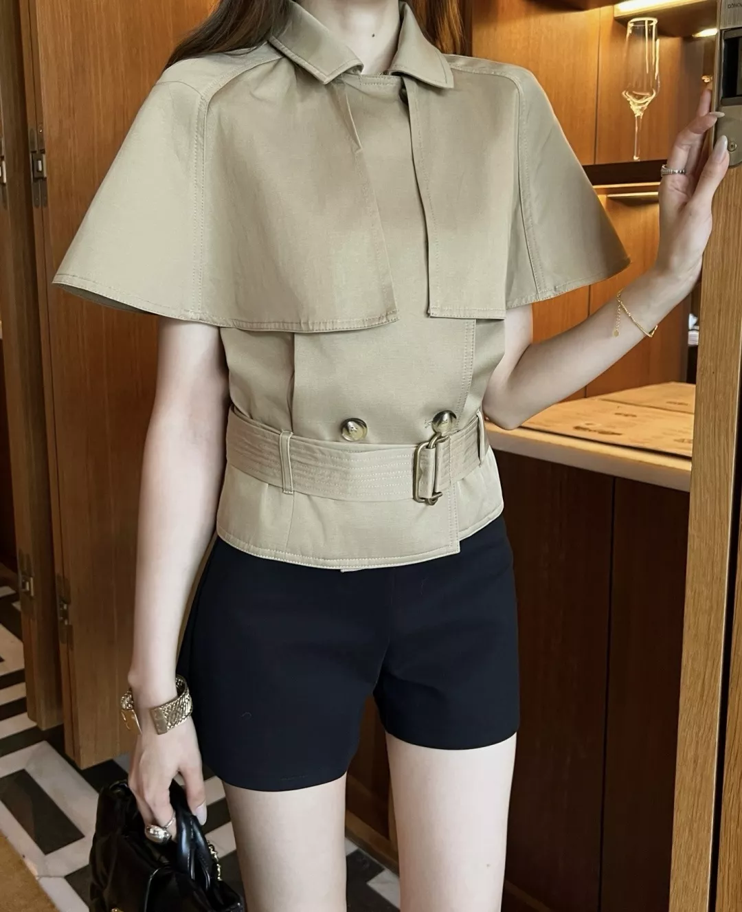 버버리 클래식 카키 케이프 트렌치 스타일 숏 아우터 상세 이미지 15