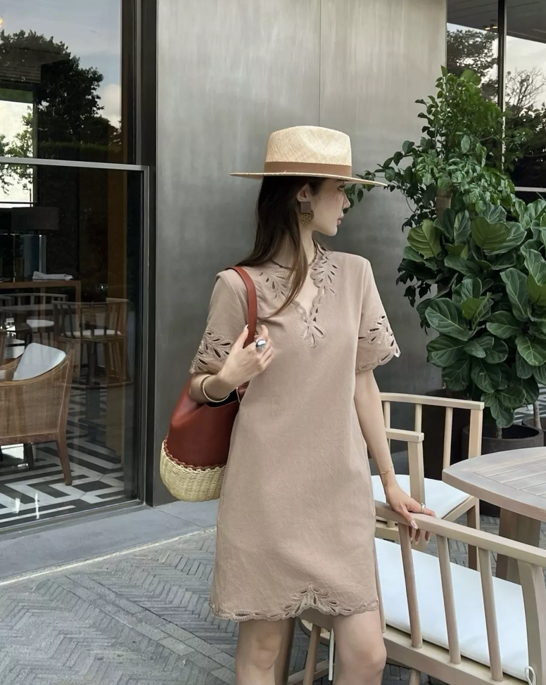 발렌티노 아마 린넨 자수 브이넥 드레스 상세 이미지 15