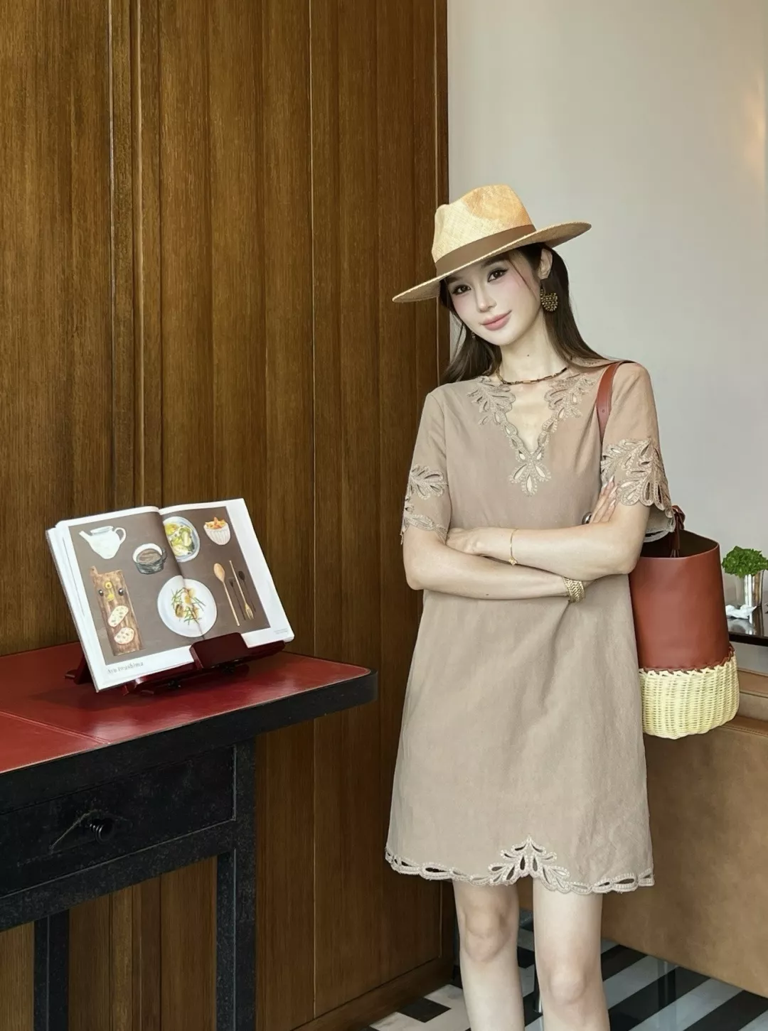 발렌티노 아마 린넨 자수 브이넥 드레스 상세 이미지 11