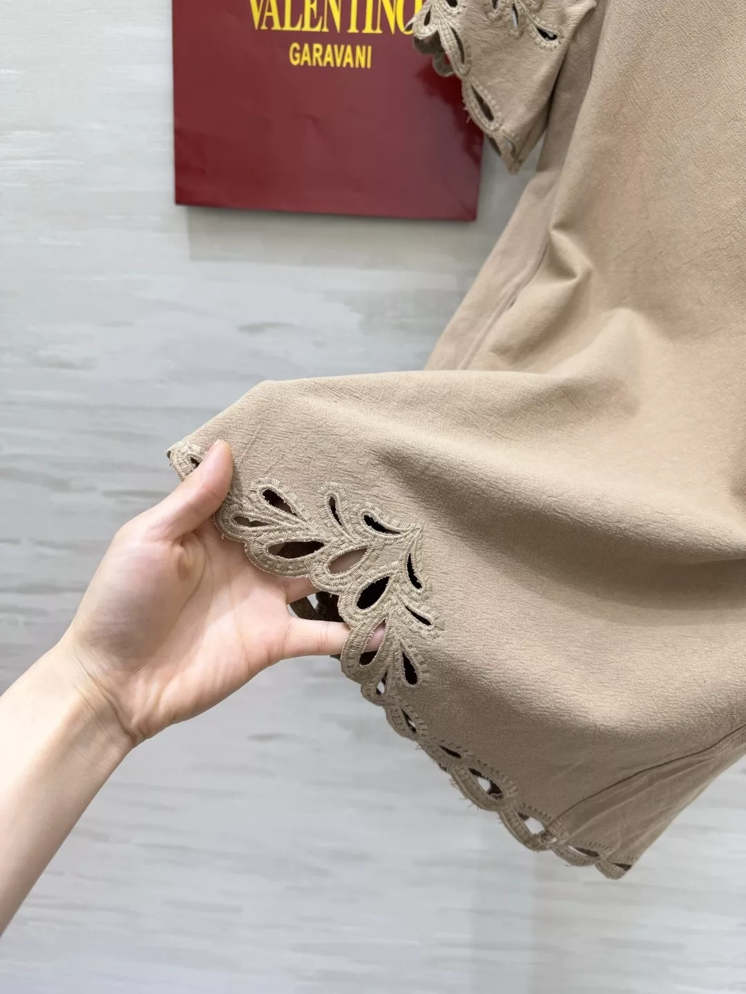 발렌티노 아마 린넨 자수 브이넥 드레스 상세 이미지 5