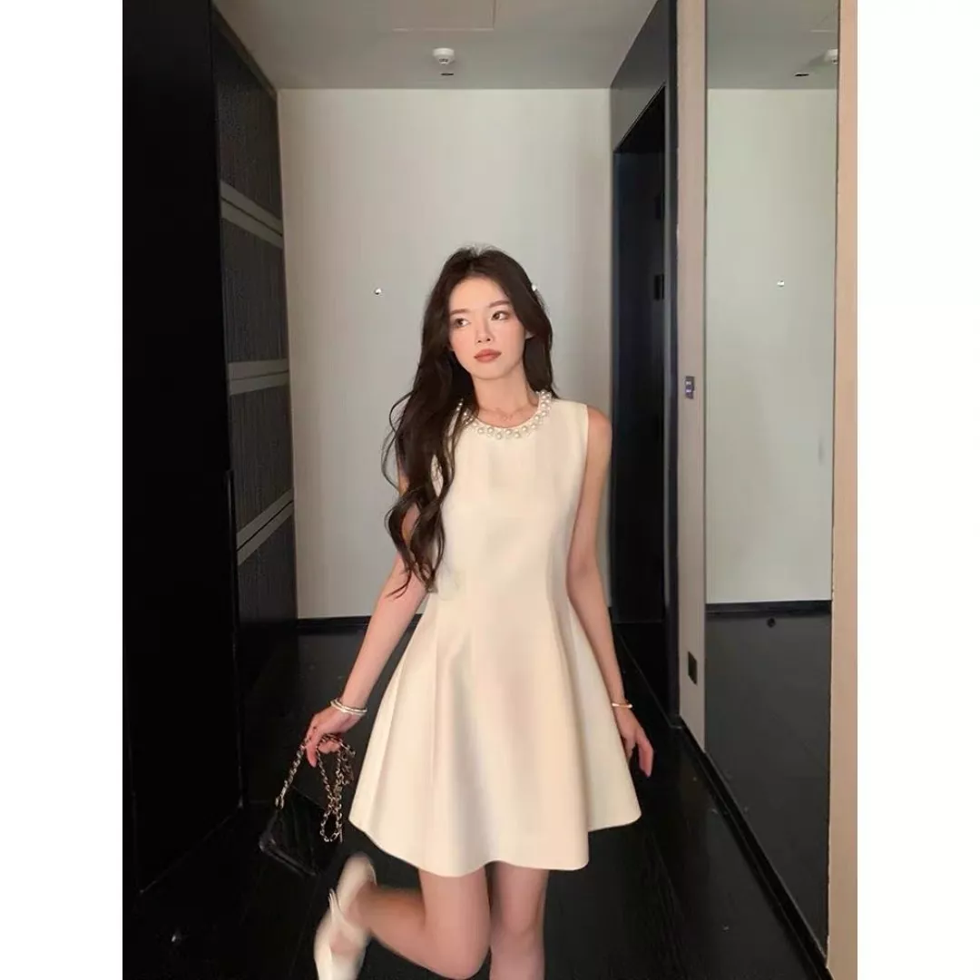 입생로랑 수공 진주 장식 라운드넥 슬리브리스 드레스 상세 이미지 10