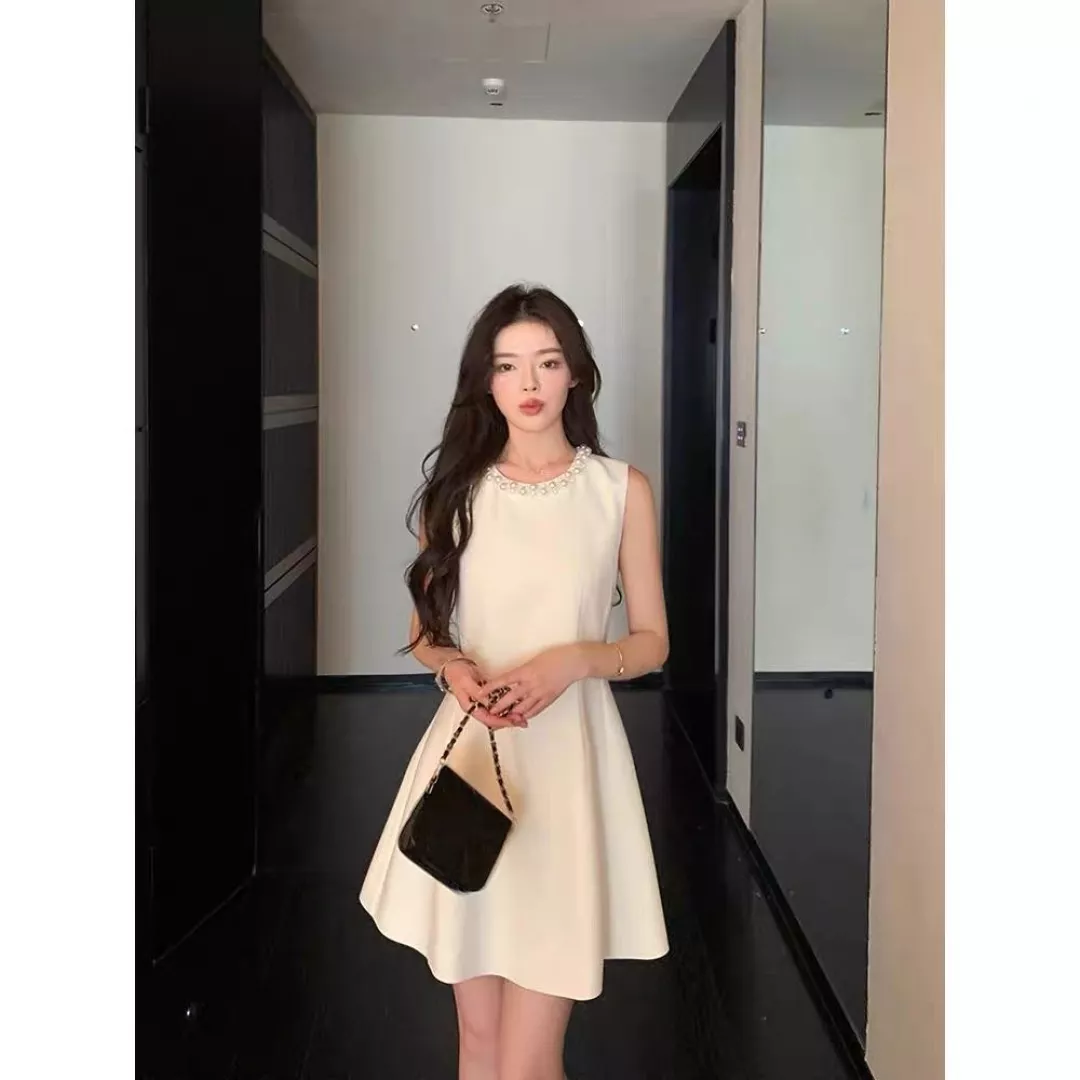 입생로랑 수공 진주 장식 라운드넥 슬리브리스 드레스 상세 이미지 11
