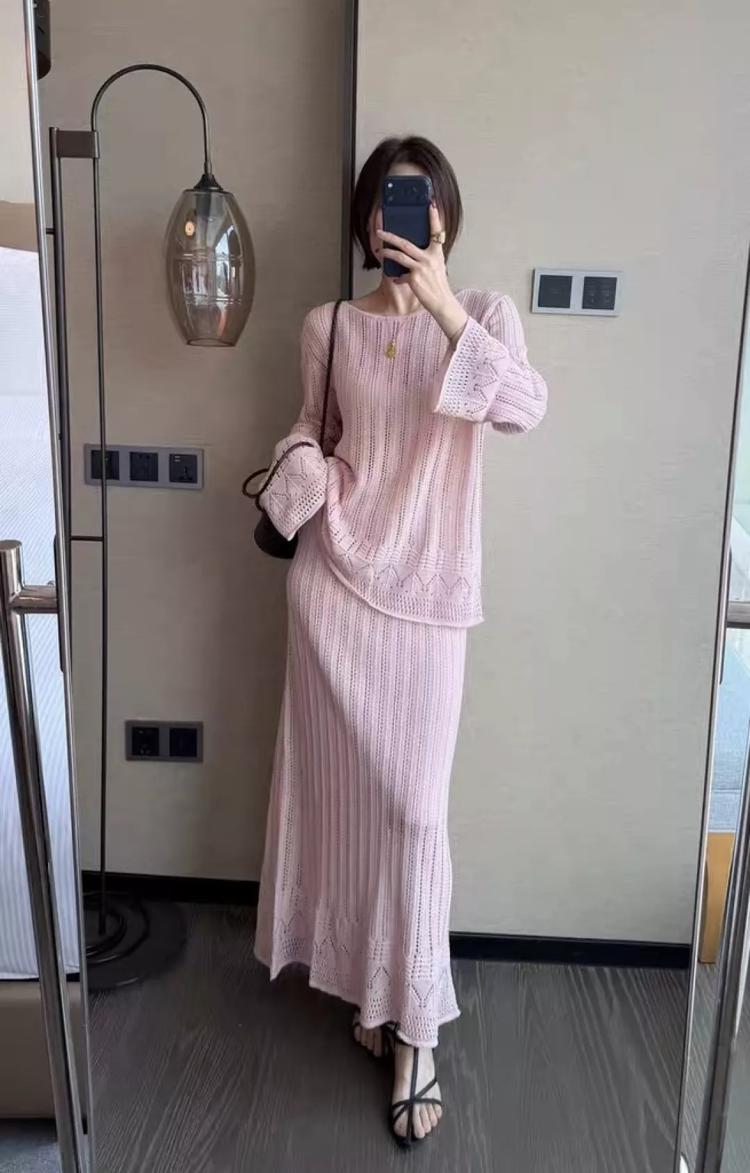 디올 여성 펀칭 니트 상의와 롱스커트 세트 상세 이미지 11