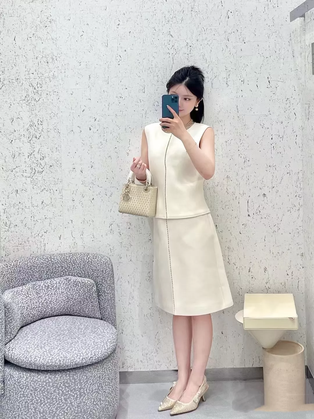디올 다이아 자수 포인트 슬리브리스와 스커트 구성 상세 이미지 14