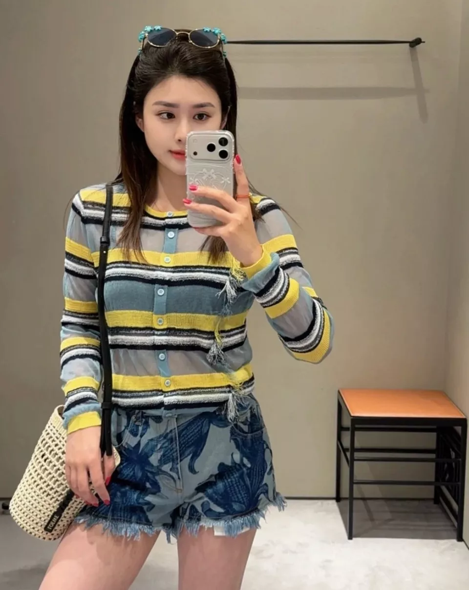 로에베 스트라이프 크롭 니트 가디건 상세 이미지 4
