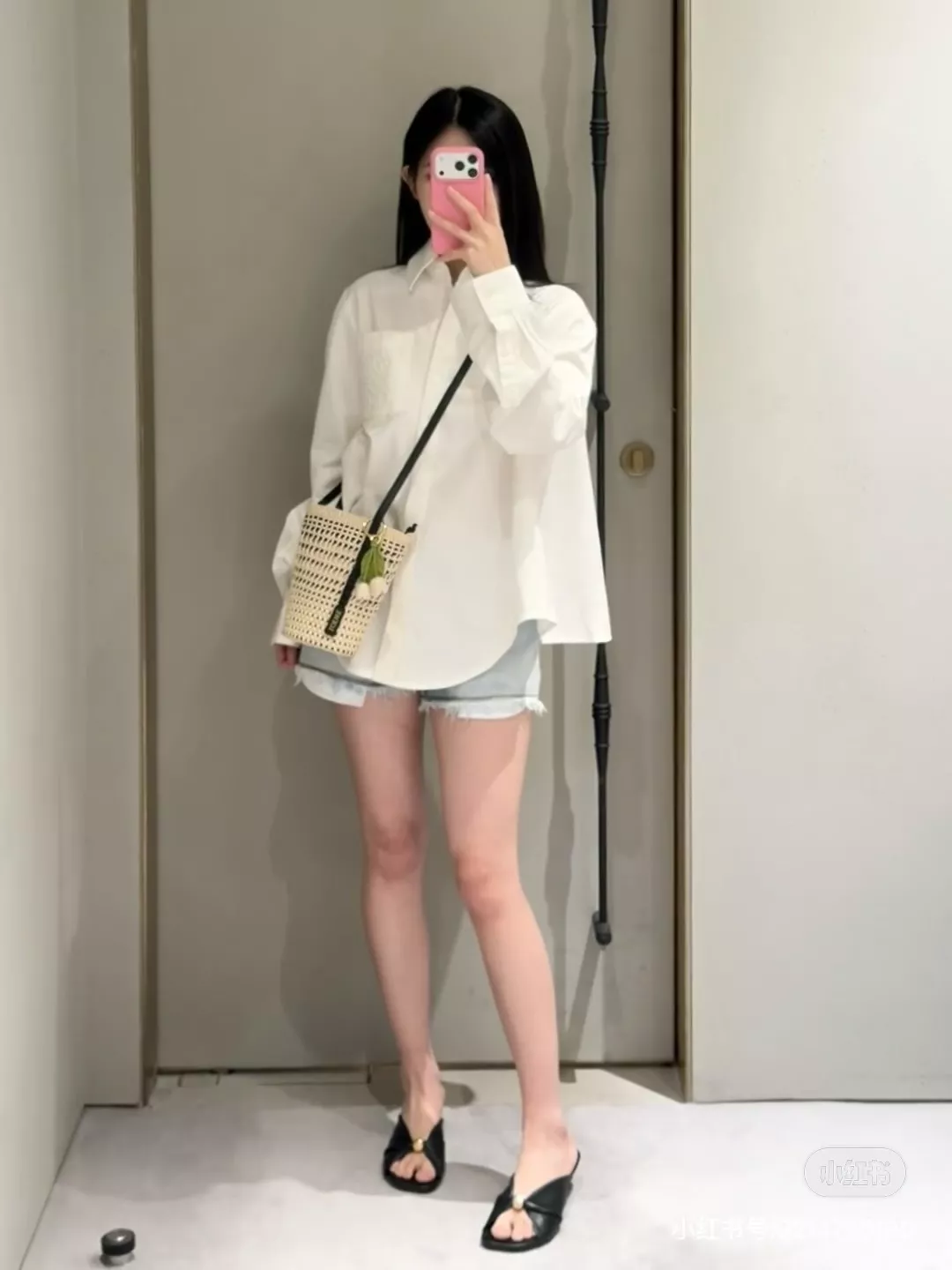 로에베 아나그램 자수 포인트 화이트 셔츠 상세 이미지 2