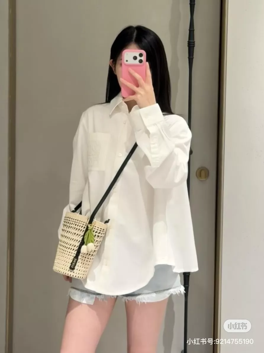 로에베 아나그램 자수 포인트 화이트 셔츠 상세 이미지 1