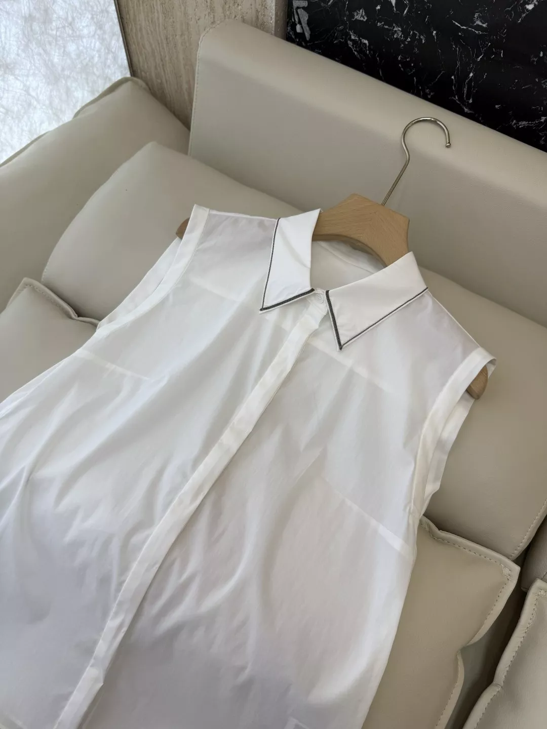 브루넬로쿠치넬리 체인 장식 포인트 슬리브리스 셔츠 상세 이미지 7