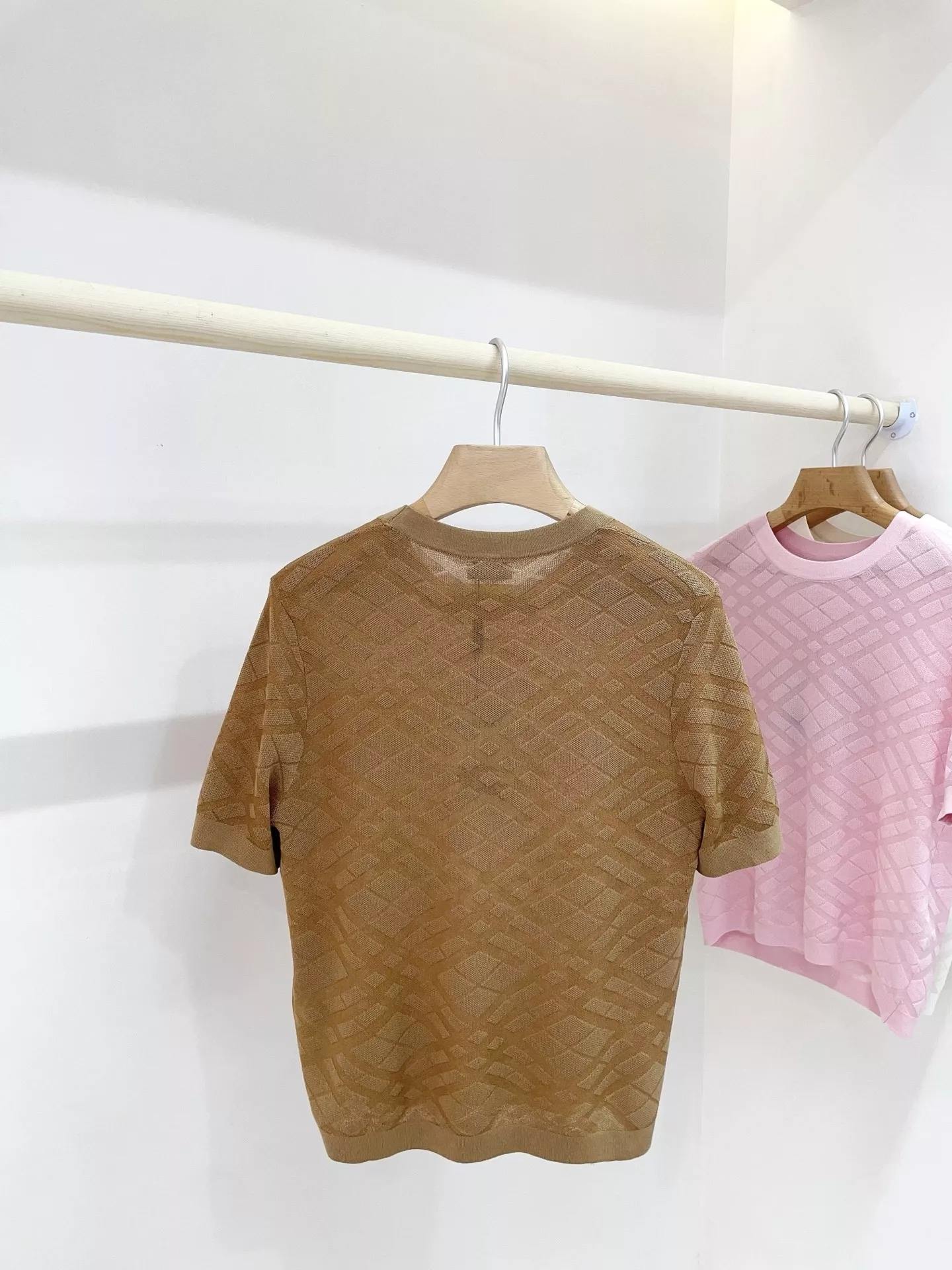 버버리 여성 라운드넥 자카드 반팔 상의 상세 이미지 22