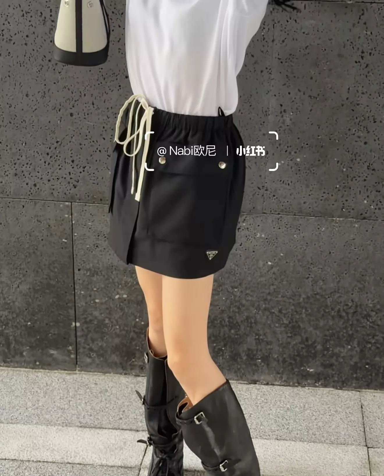 프라다 여성용 나일론 카고 숏 스커트 상세 이미지 25