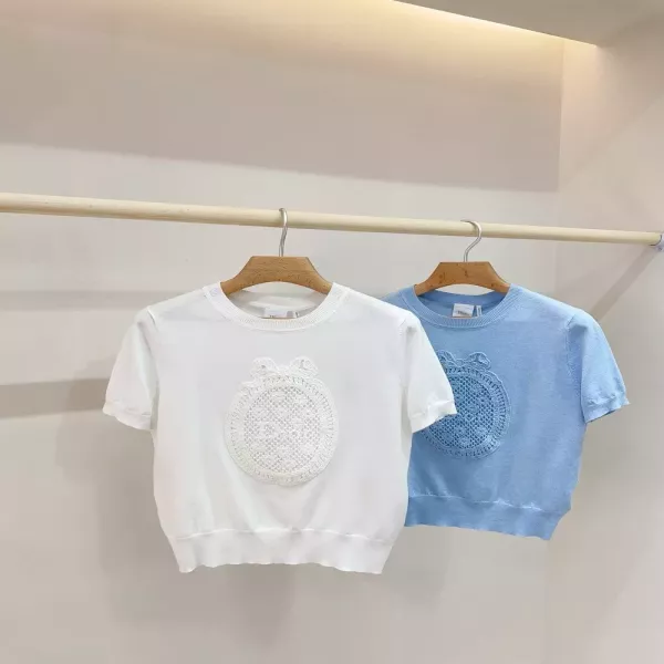 디올 메달리온 자수 반팔 니트 탑