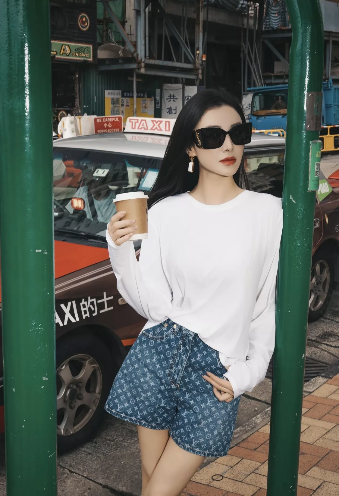 루이비통 모노그램 워싱 데님 쇼츠 상세 이미지 15