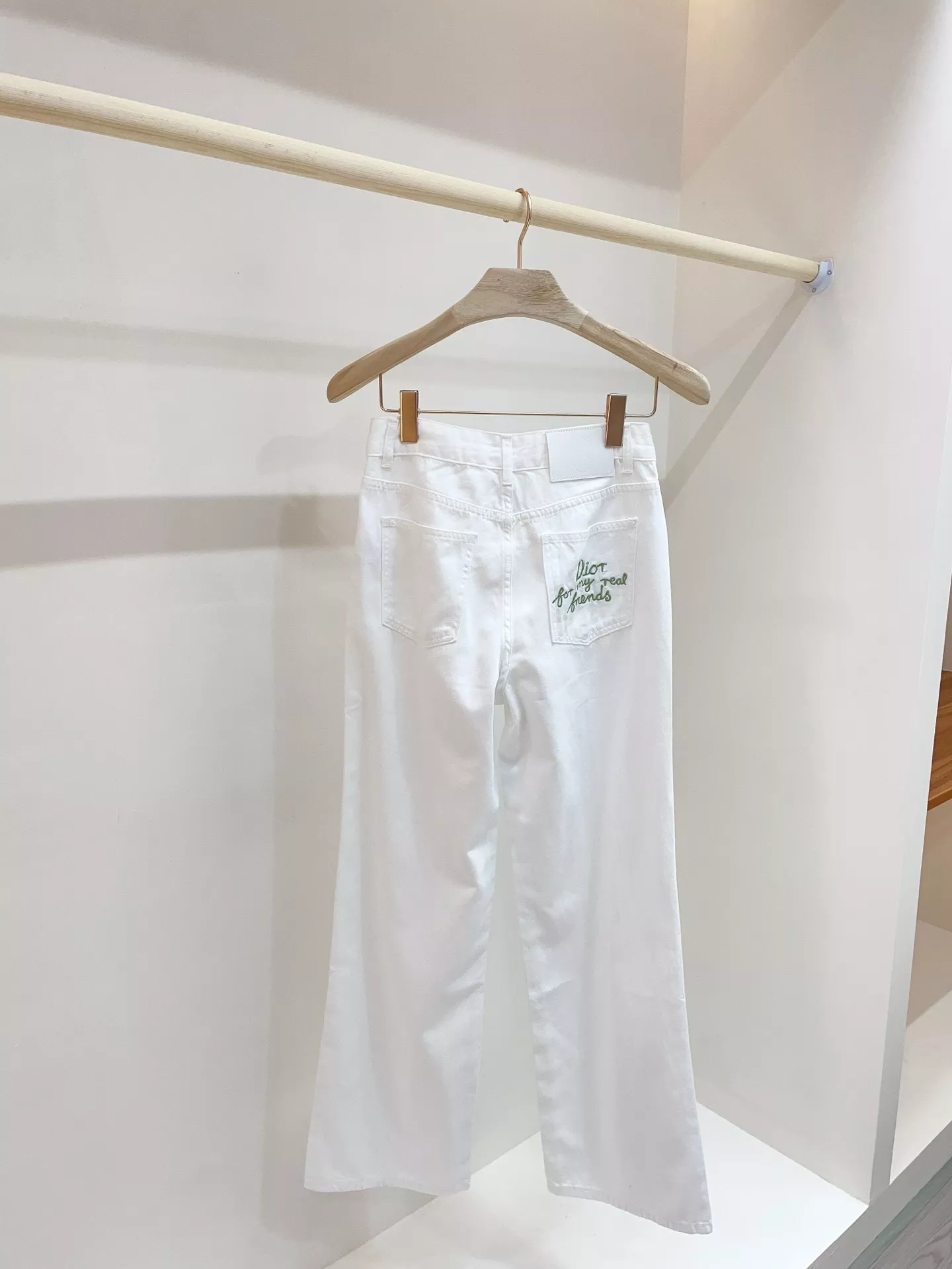디올 여성 자수 포인트 화이트 진 상세 이미지 5