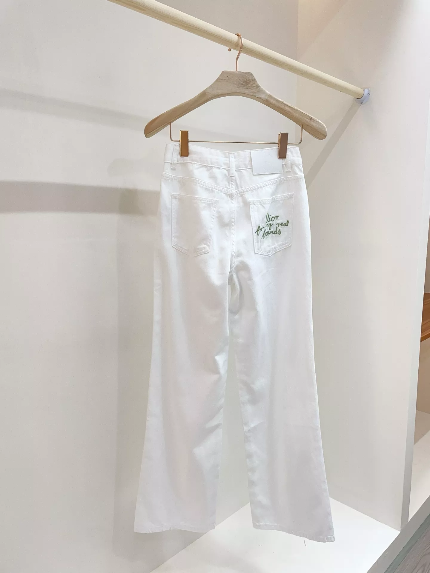 디올 여성 자수 포인트 화이트 진 상세 이미지 4