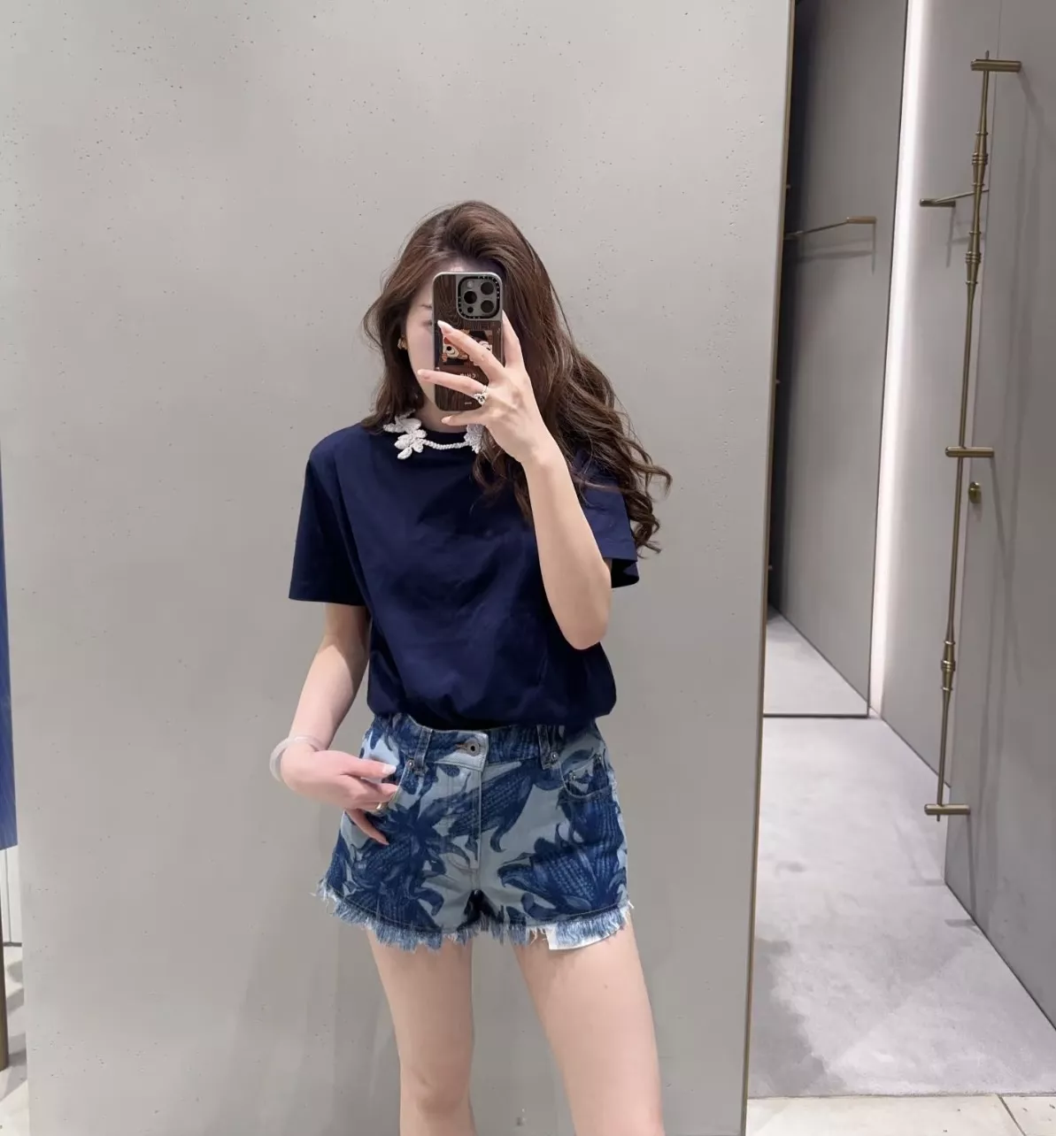 로에베 플라워 프린팅 워싱 데님 쇼츠 상세 이미지 46