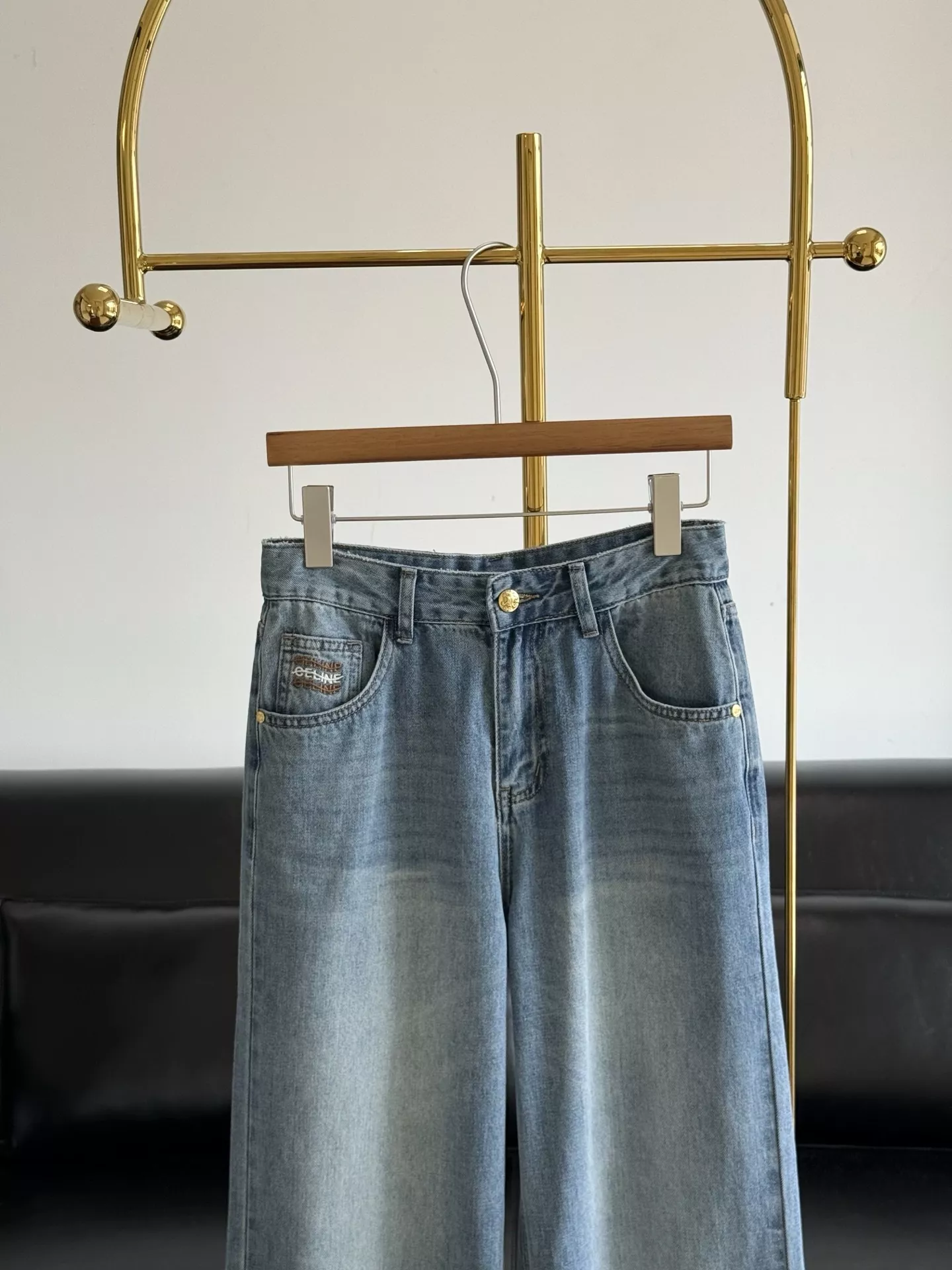 셀린느 일자 핏 워싱 청바지 상세 이미지 3