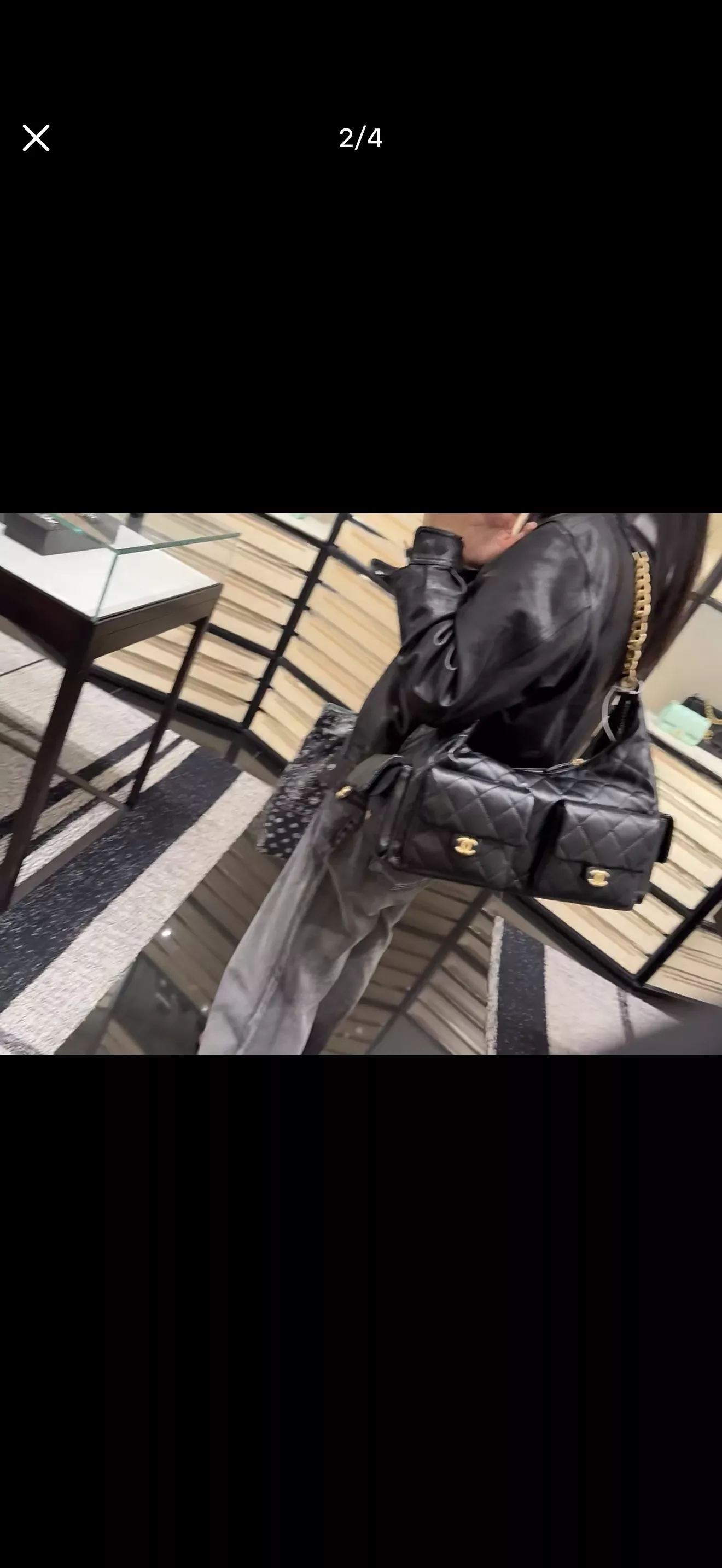 샤넬 퀼팅 디테일의 호보 스타일 백 상세 이미지 10
