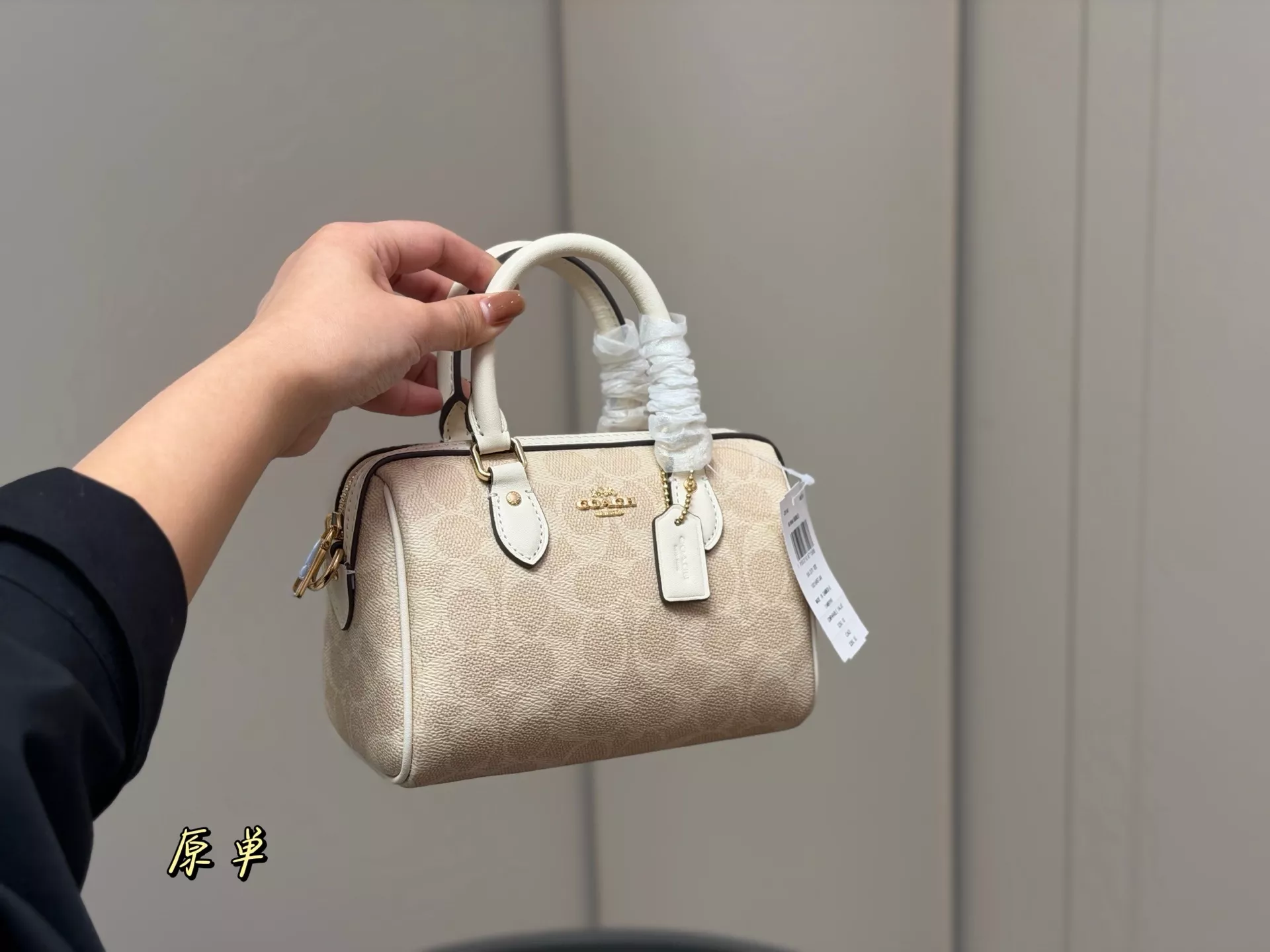 코치 미니 필로우 실루엣 백 상세 이미지 9