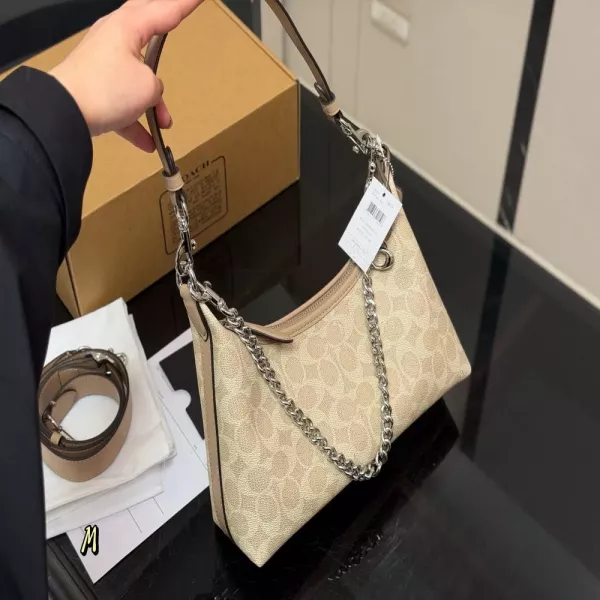 코치 클래식 모노그램 줄리엣 백