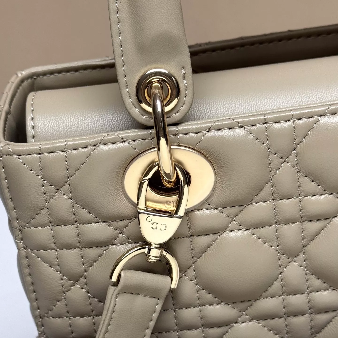 디올 퀼팅 램스킨 체인 백 상세 이미지 6