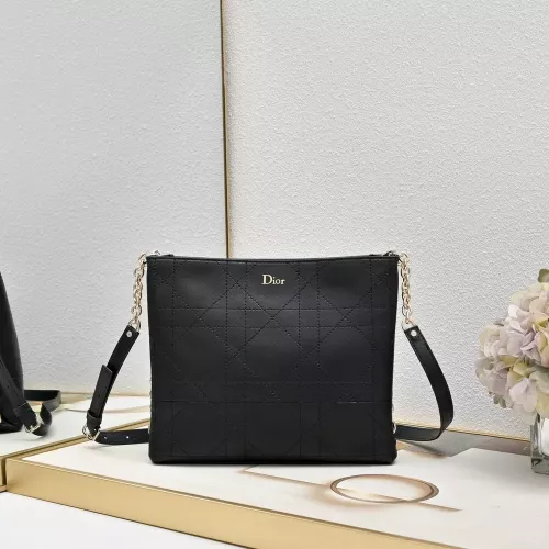 디올 트리아농 세로 체인 핸드백