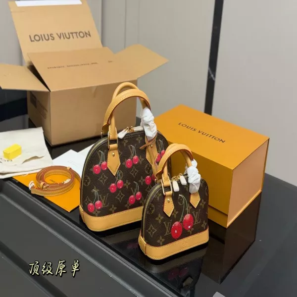 루이비통 체리 장식 쉘 핸드백